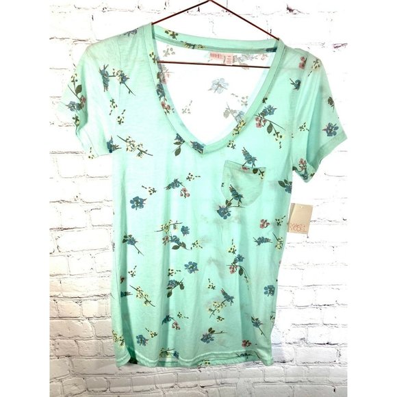 MAKE + MODEL Gotta Have It V-Neck Tee - Picture 1 of 3